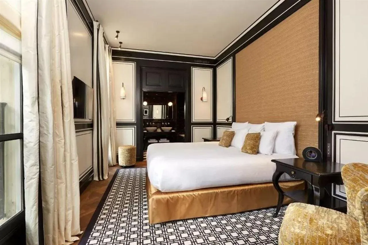 Hotel Le Pavillon De La Reine & Spa, Place Des Vosges Paris