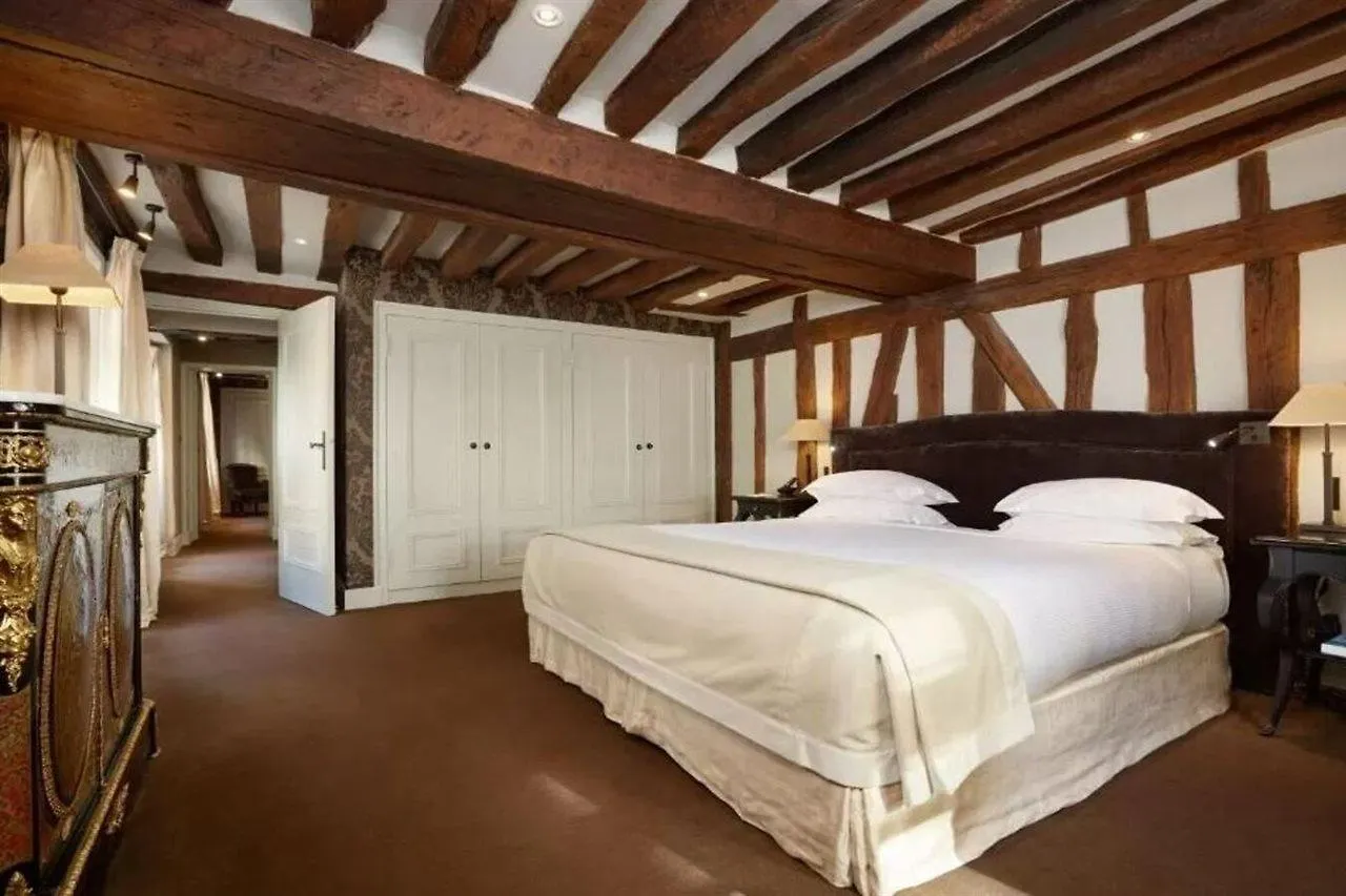 Le Pavillon De La Reine & Spa, Place Des Vosges Paříž Hotel