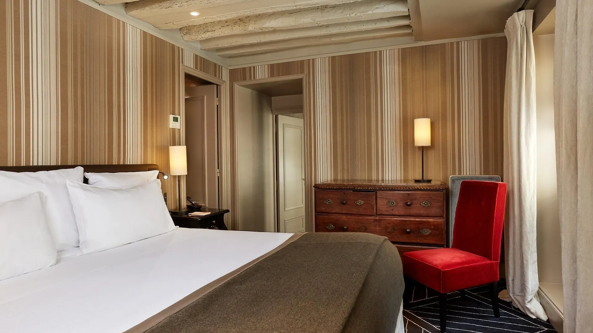 Le Pavillon De La Reine & Spa, Place Des Vosges Paříž 5*,