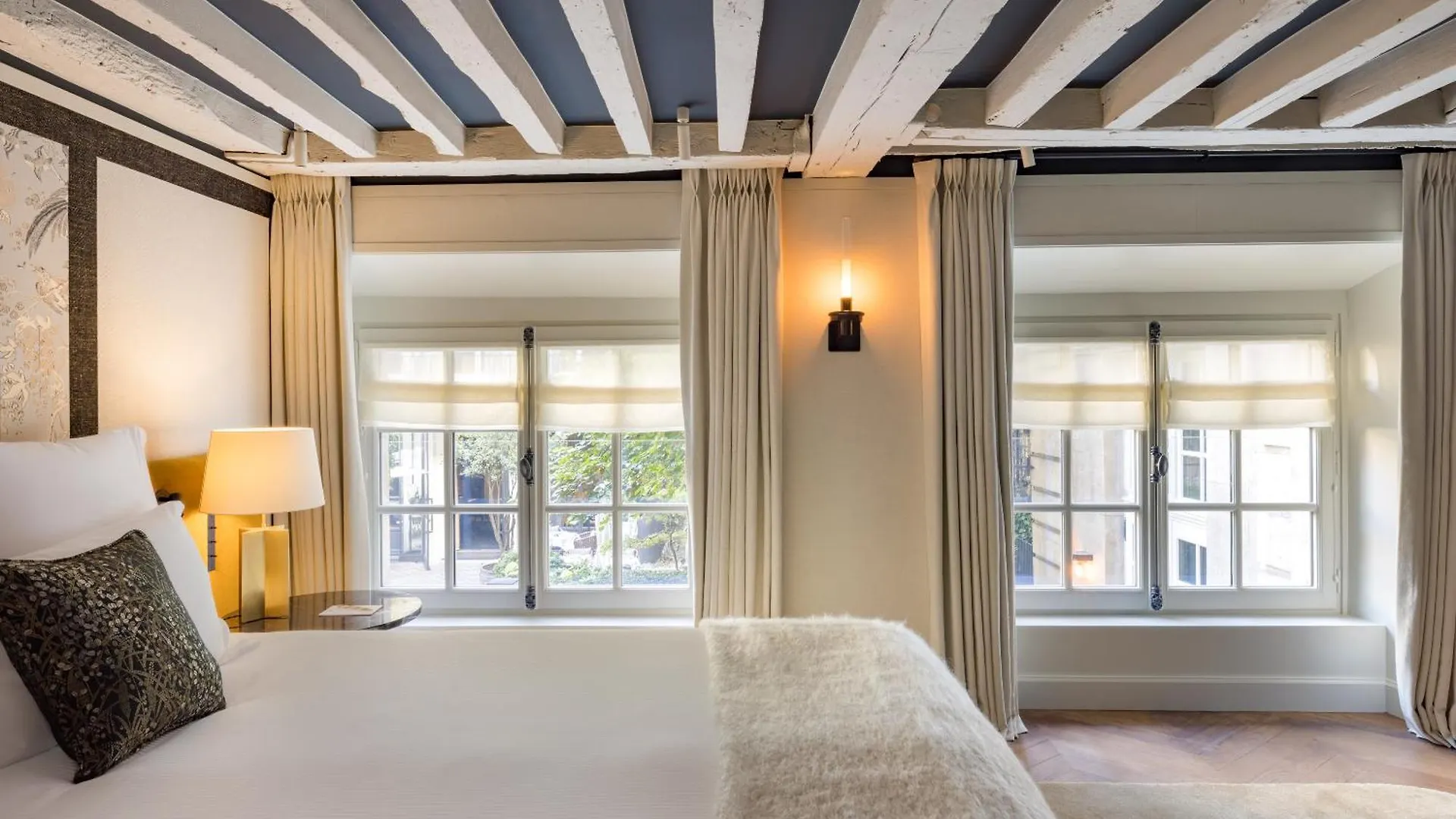 Hotel Le Pavillon De La Reine & Spa, Place Des Vosges Paris