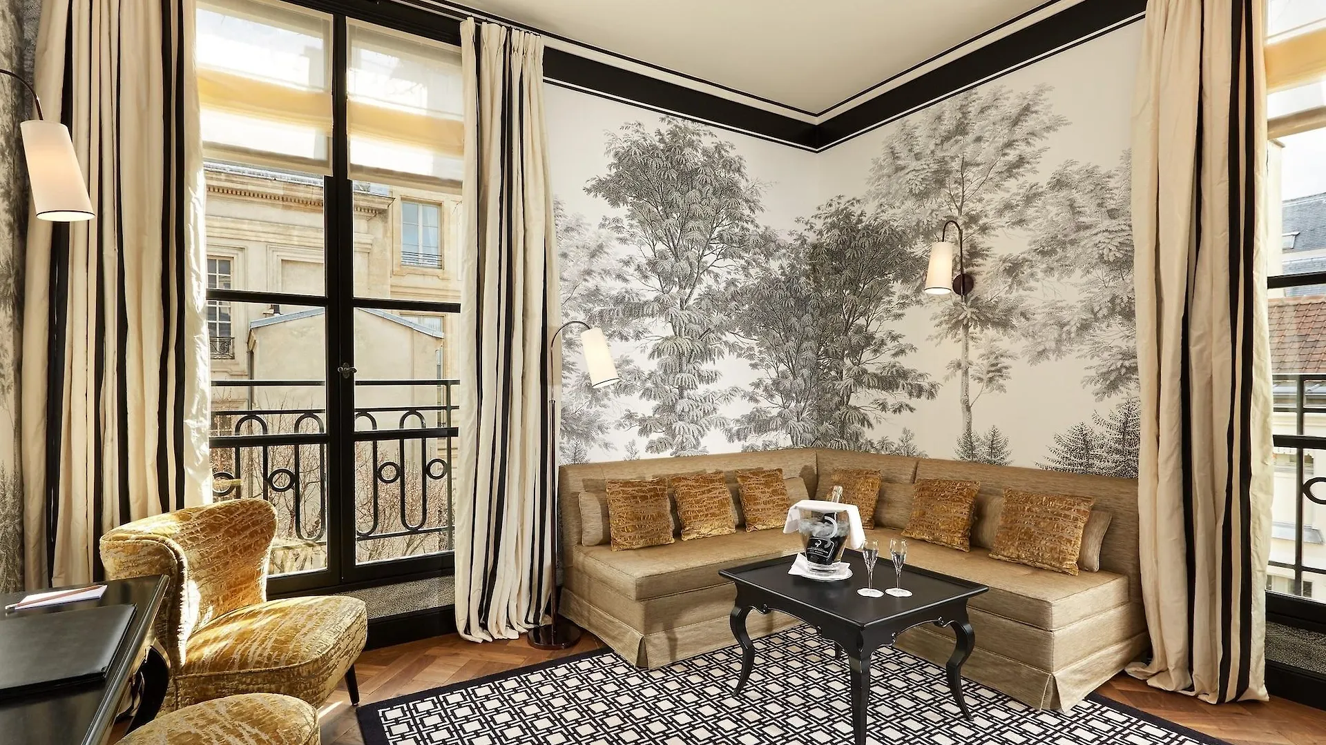 Le Pavillon De La Reine & Spa, Place Des Vosges Paris Hotel